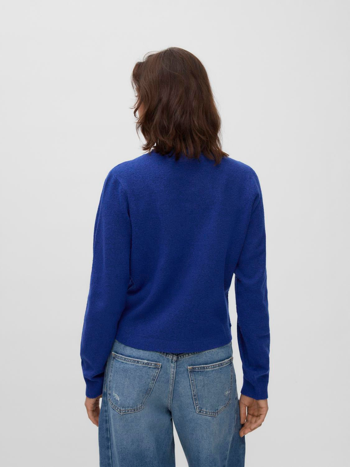 model_shot-back
